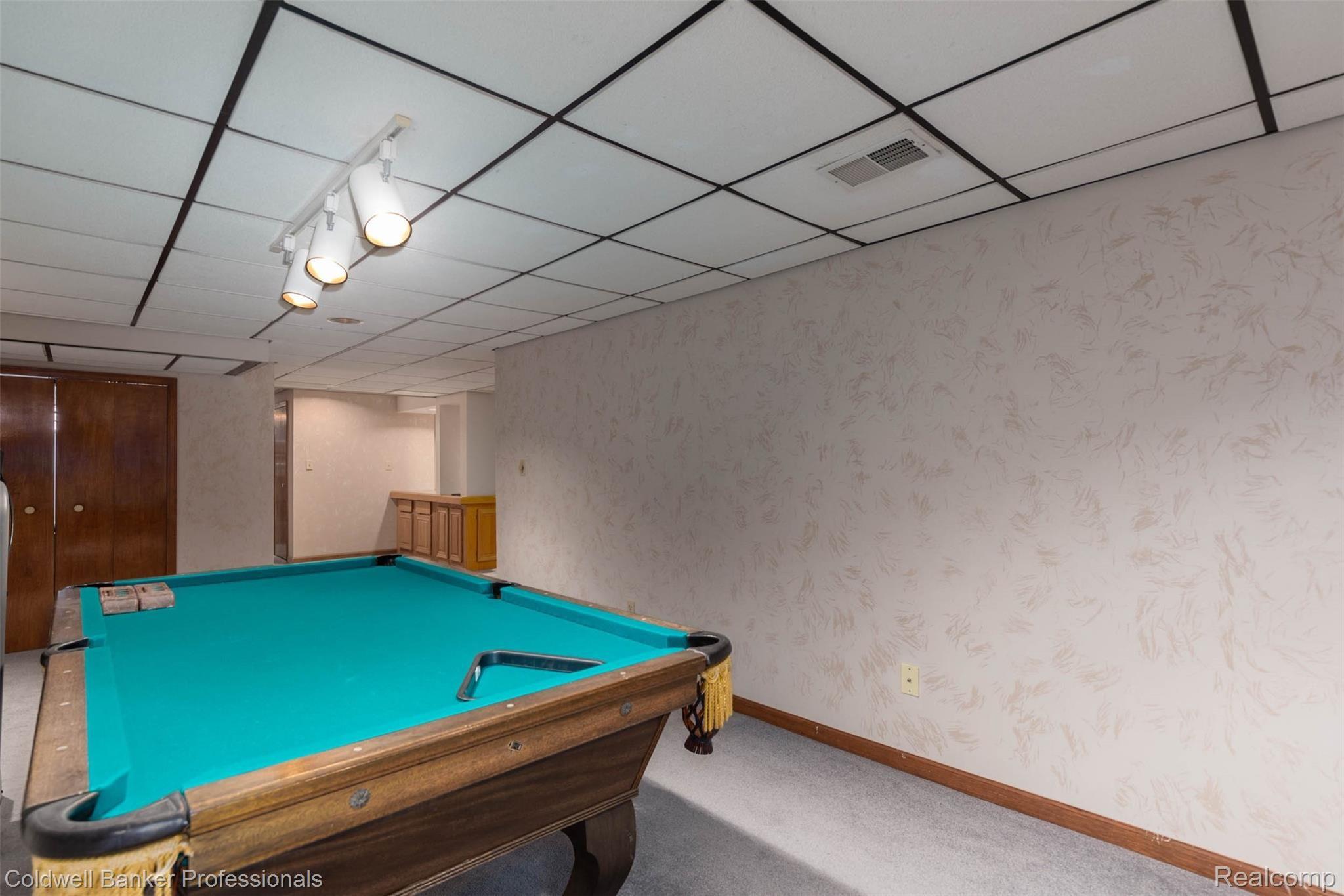 3472 Wedgewood Drive Rochester, MI 48306 - Photo 38 of 46 Pool Table Included!