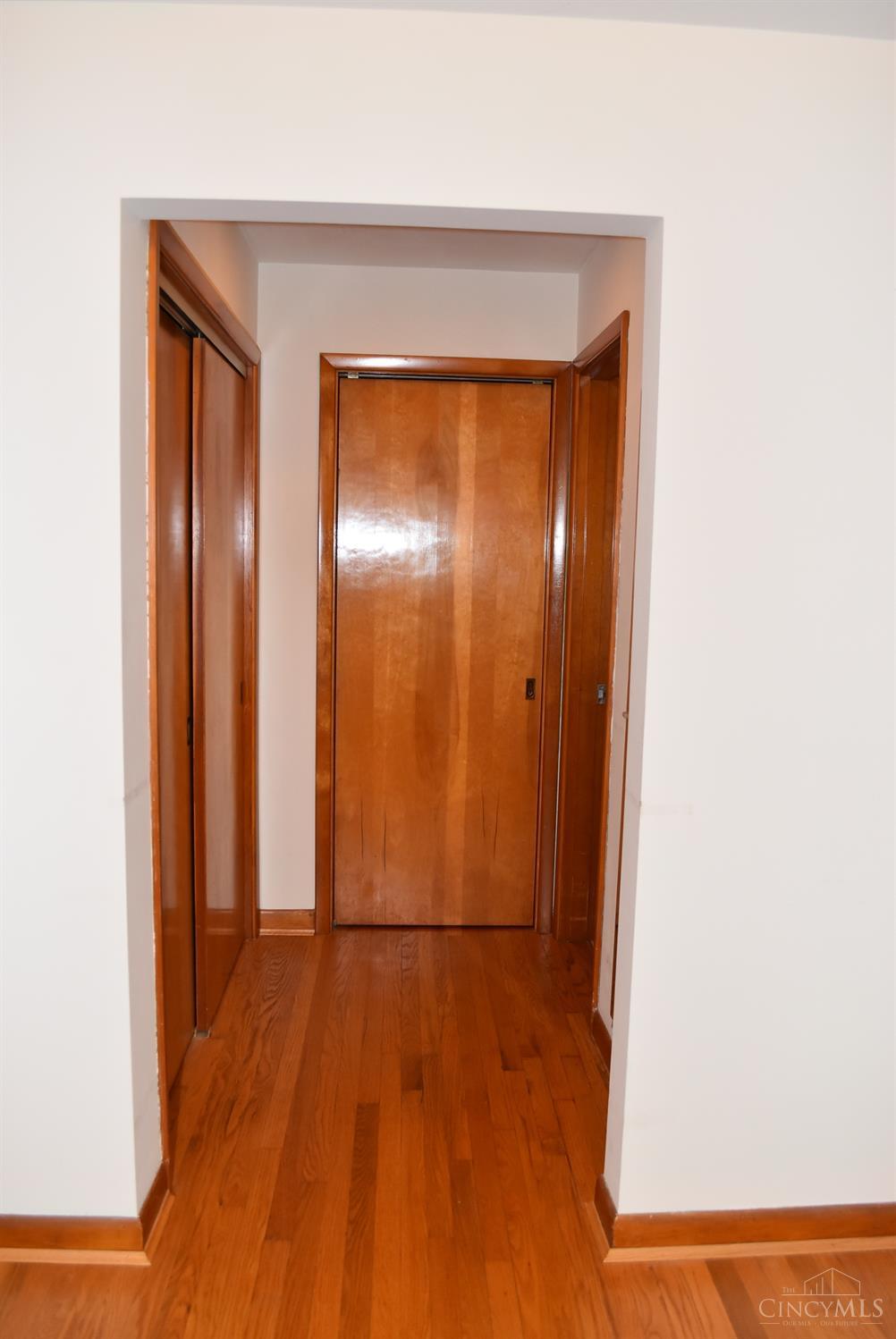 933 8 Mile Road Cincinnati, OH 45255 - Photo 21 of 31