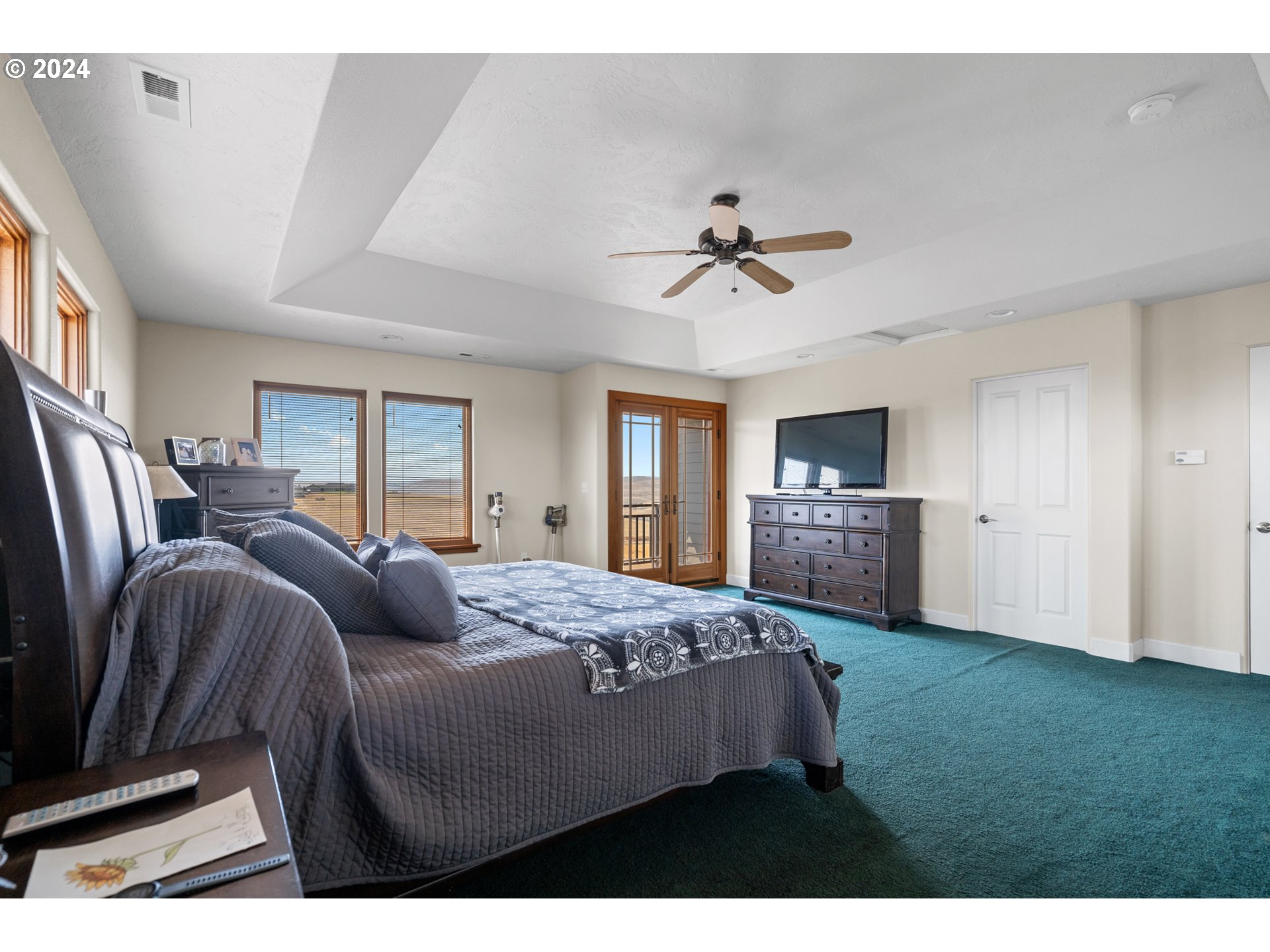 72217 Quill Point Pendleton, OR 97801 - Photo 14 of 48 a bedroom with a large bed a flat tv screen and a dresser