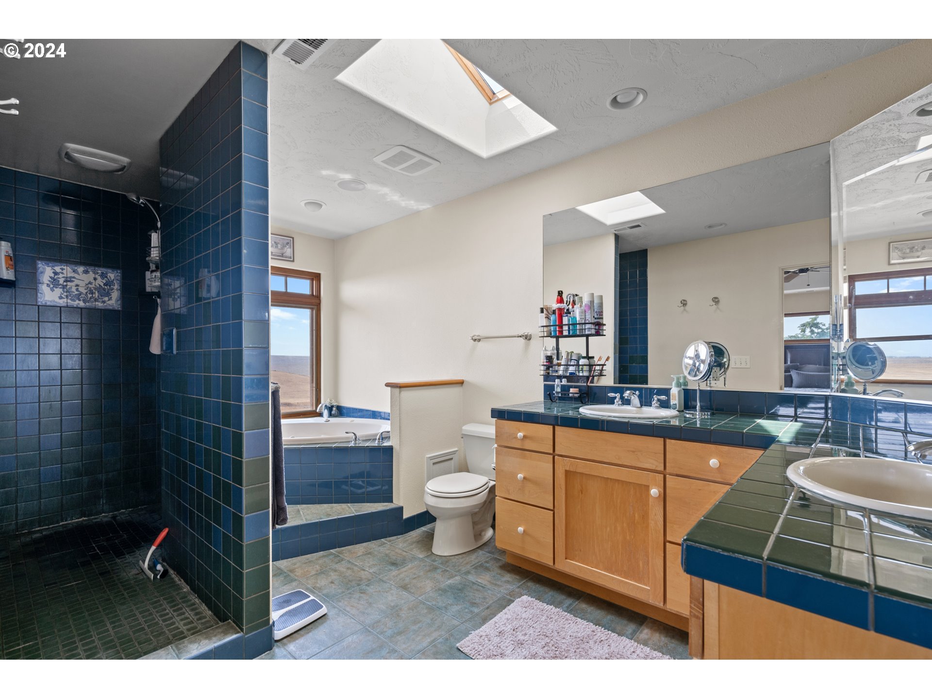 72217 Quill Point Pendleton, OR 97801 - Photo 15 of 48 a open kitchen with stainless steel appliances granite countertop a sink and dishwasher with wooden floor