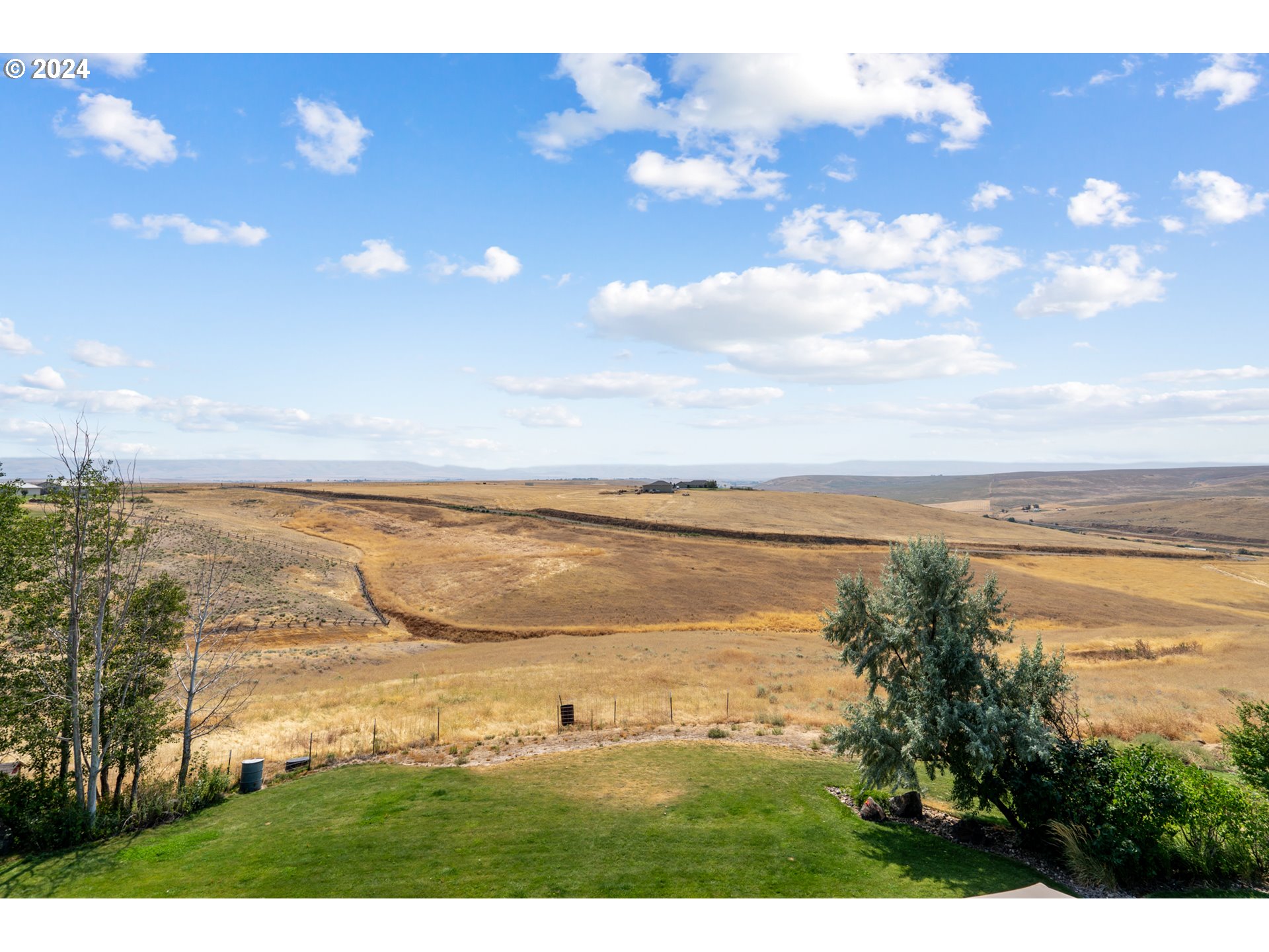 72217 Quill Point Pendleton, OR 97801 - Photo 17 of 48 a view of an ocean and beach