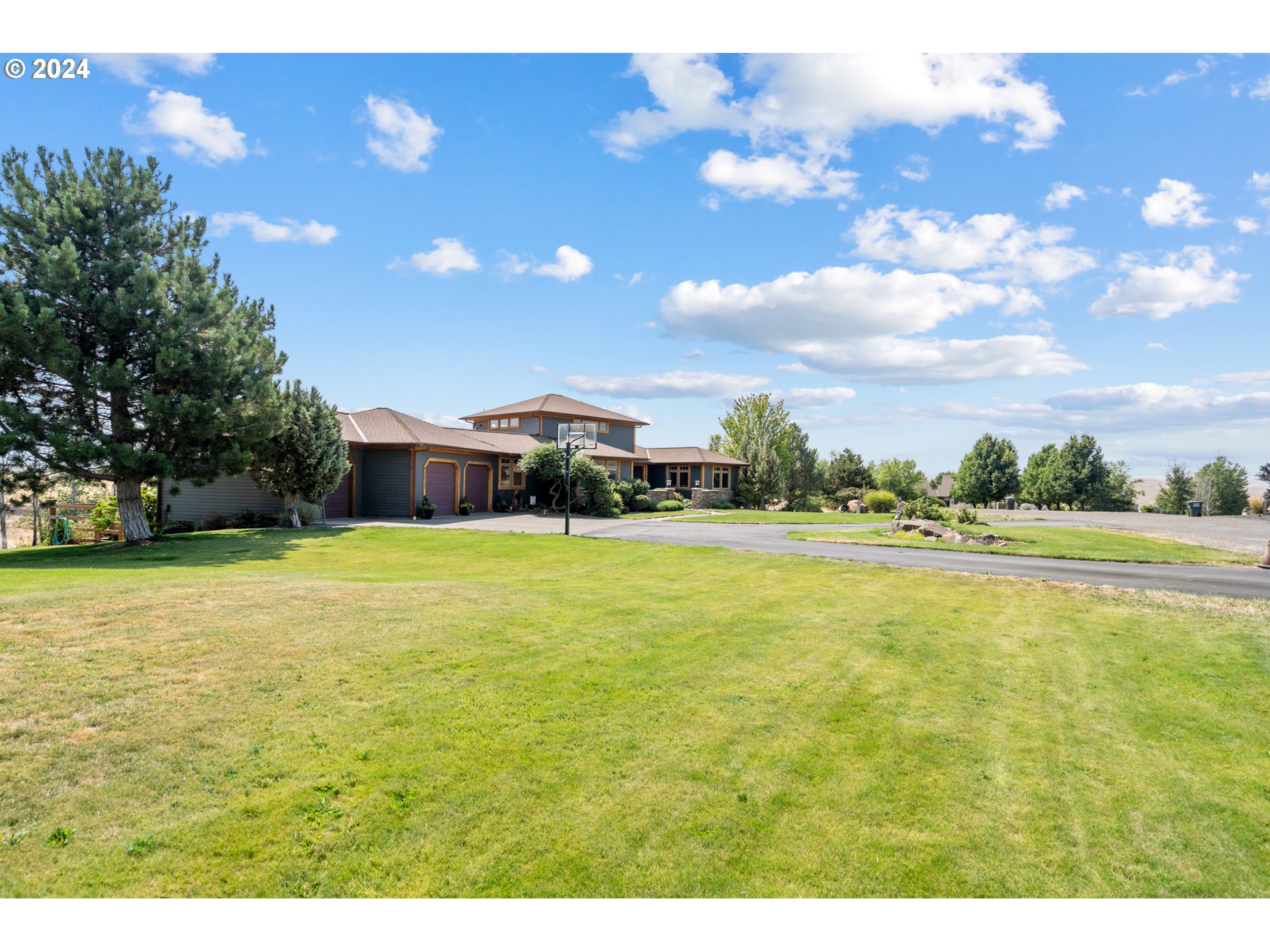 72217 Quill Point Pendleton, OR 97801 - Photo 3 of 48 a front view of a house with a big yard