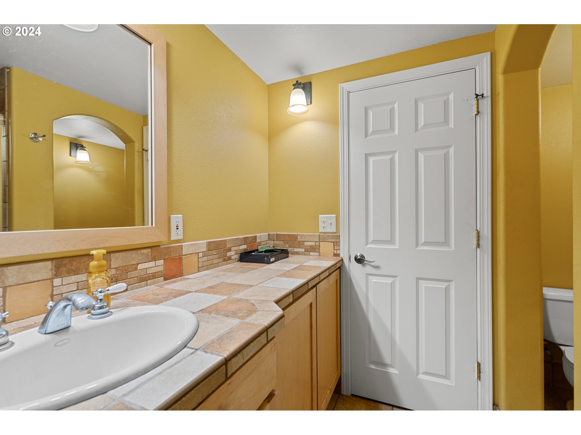 72217 Quill Point Pendleton, OR 97801 - Photo 37 of 48 a bathroom with a sink and a mirror