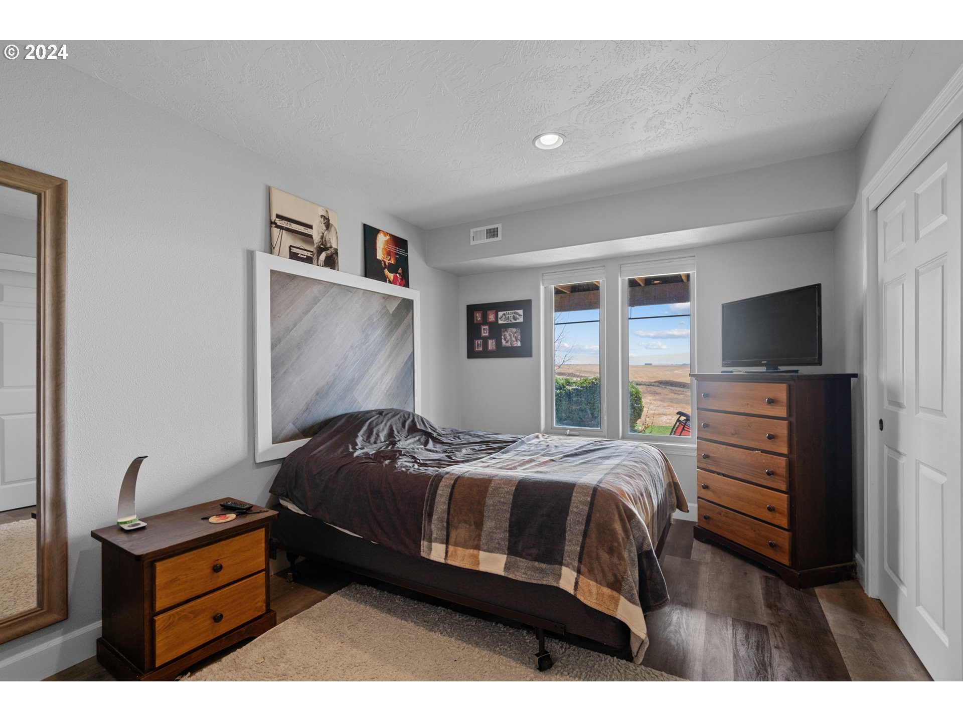 72217 Quill Point Pendleton, OR 97801 - Photo 40 of 48 a bedroom with a bed and furniture