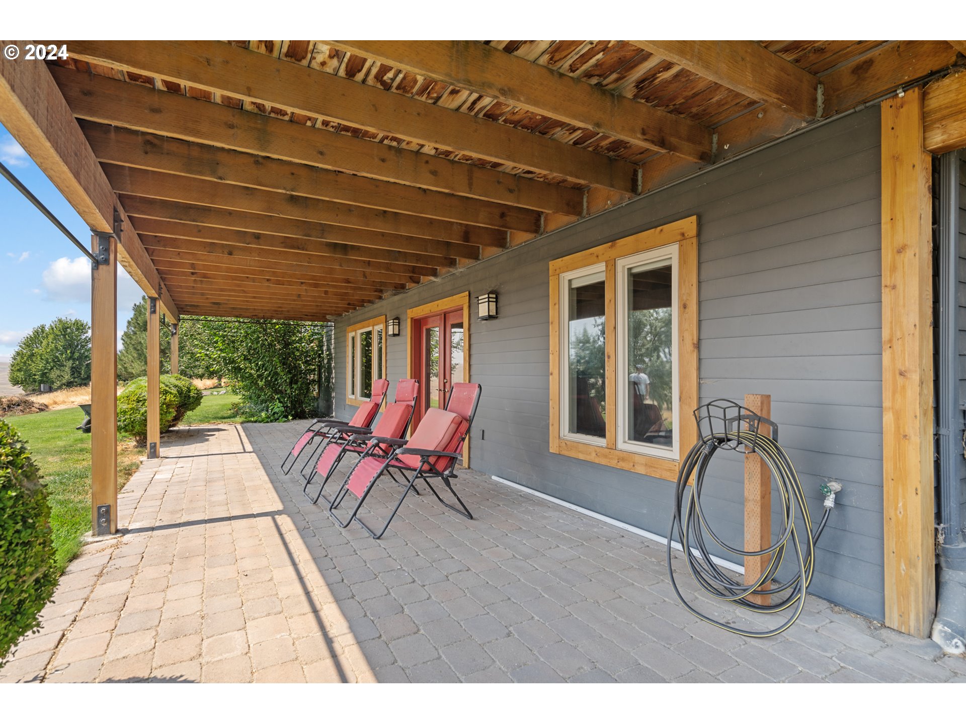 72217 Quill Point Pendleton, OR 97801 - Photo 46 of 48 a backyard of a house with seating space