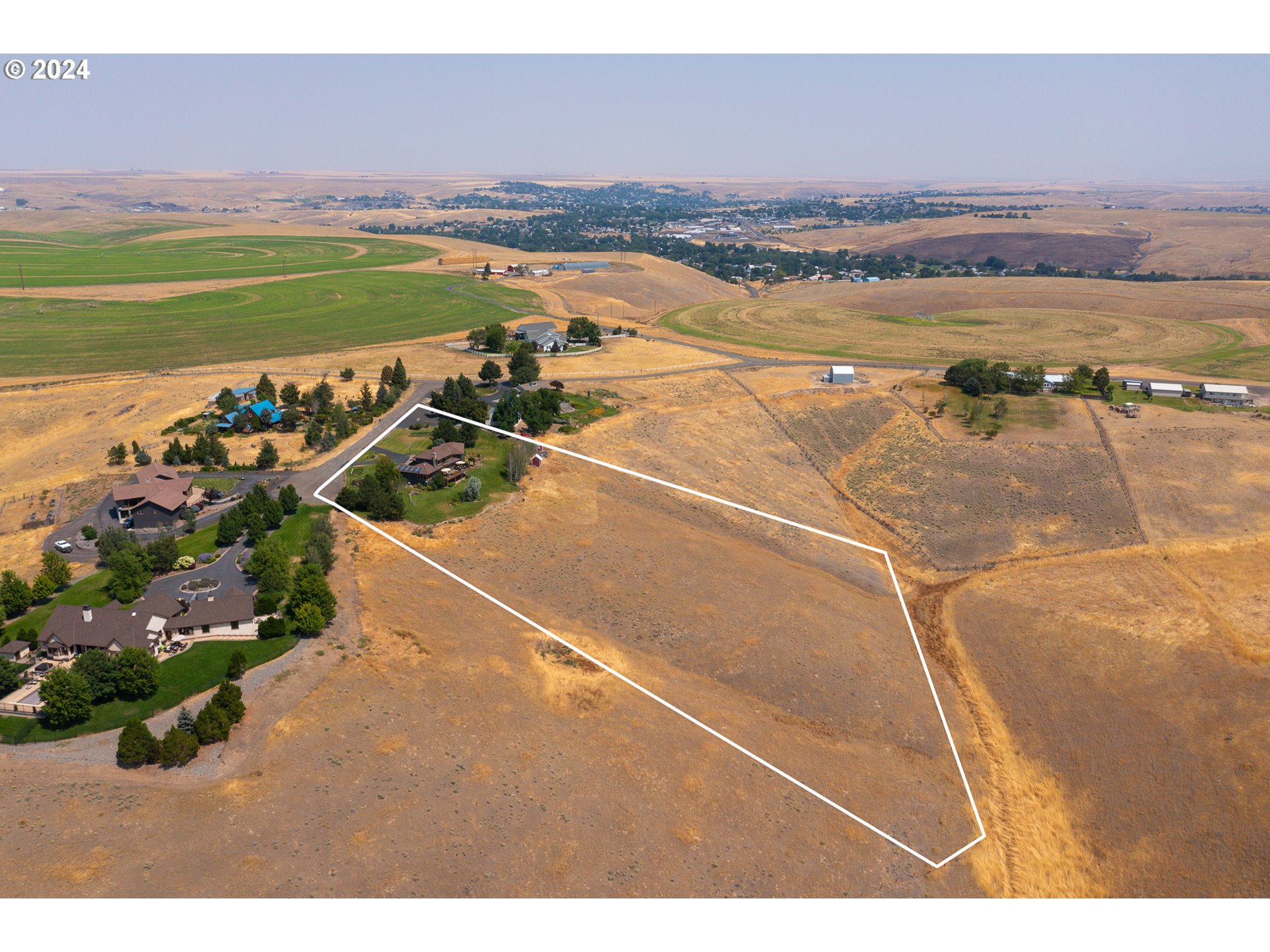72217 Quill Point Pendleton, OR 97801 - Photo 7 of 48 a view of a city and an ocean view