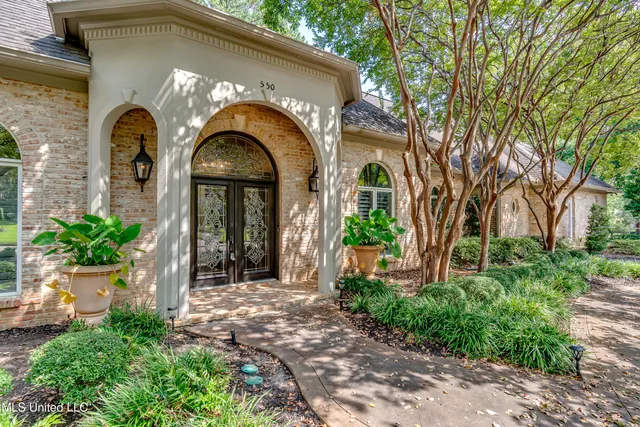 $650,000 | 550 Heatherstone Court, Ridgeland, MS 39157