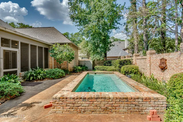 $650,000 | 550 Heatherstone Court, Ridgeland, MS 39157