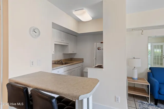 $1,400 | 3159 Lakeside Commons Drive Southeast, Unit 1, Southport, NC 28461