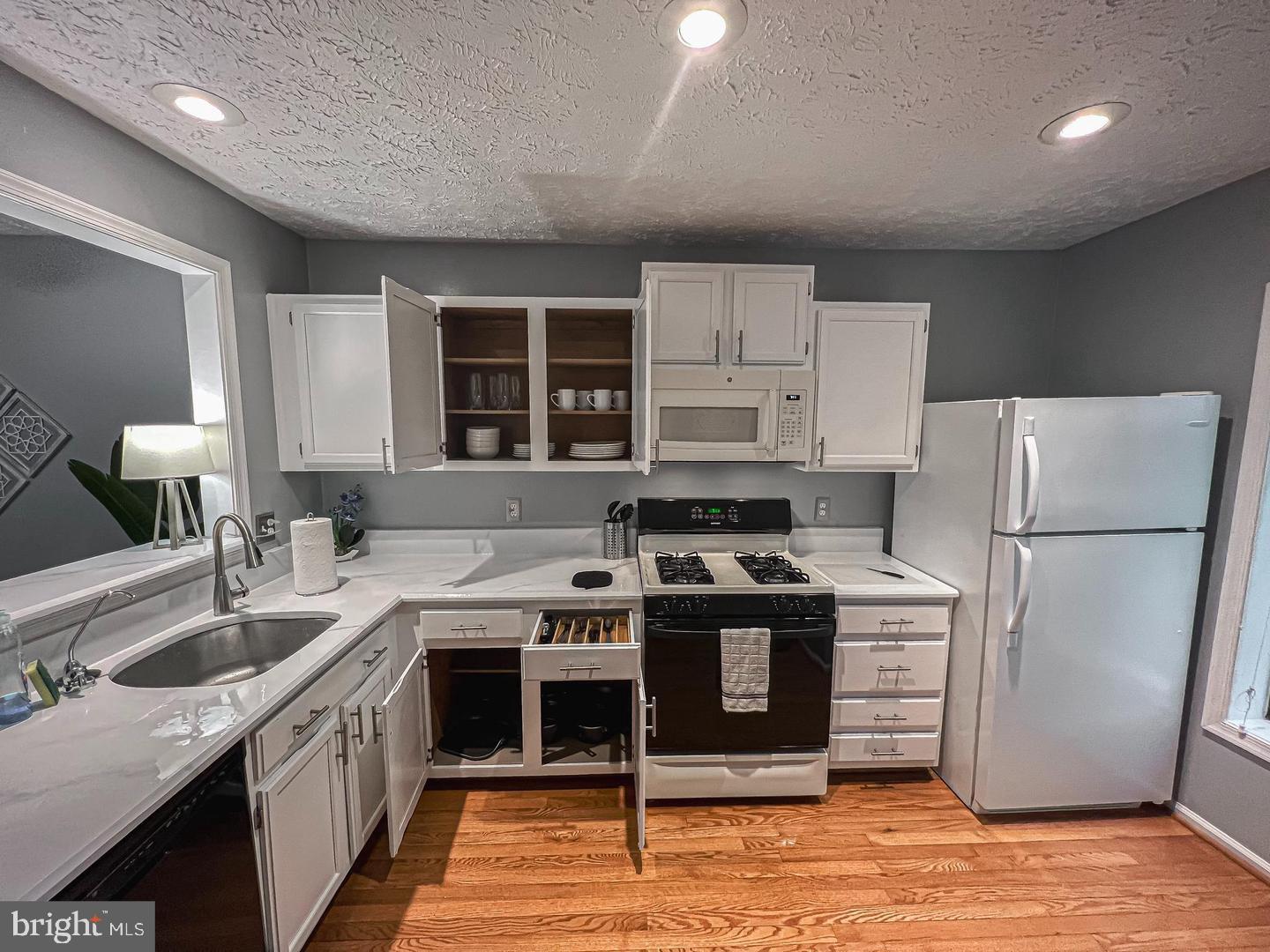 2239 Hunter's Run Drive, Unit 2239 Reston, VA 20191 - Photo 19 of 30 Gallery Image 19