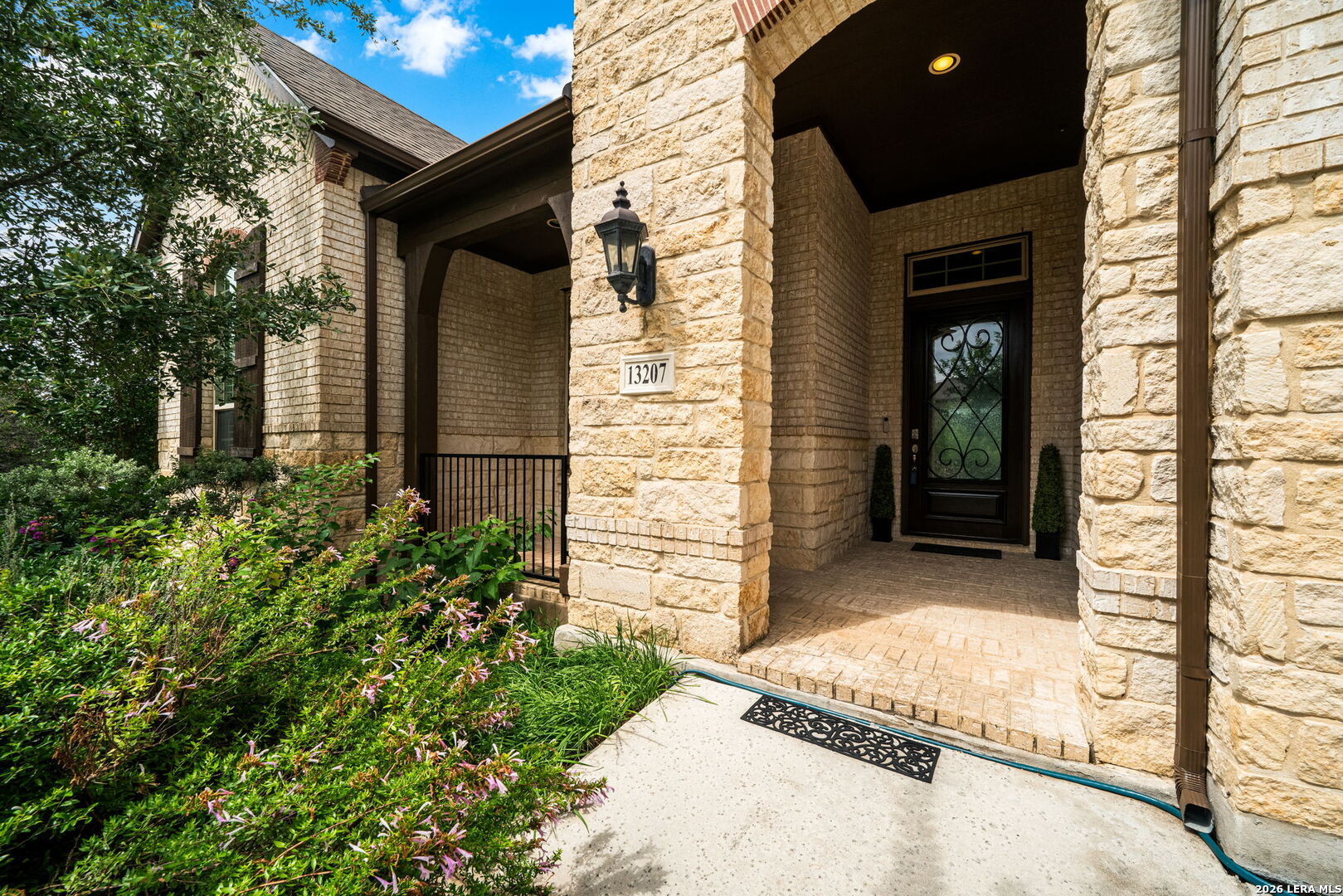 13207 Trotting Path Helotes, TX 78023 - Photo 5 of 39