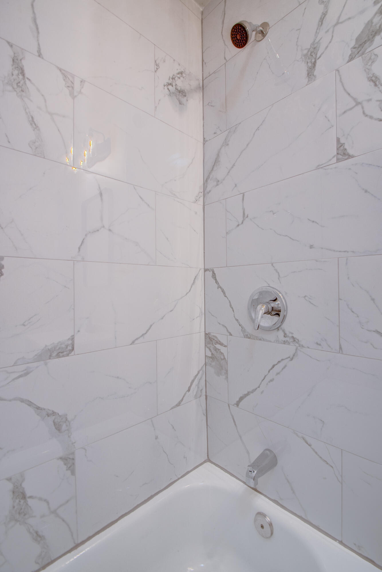 613 Tennessee Street Gary, IN 46402 - Photo 27 of 39 a bathroom with a bathtub