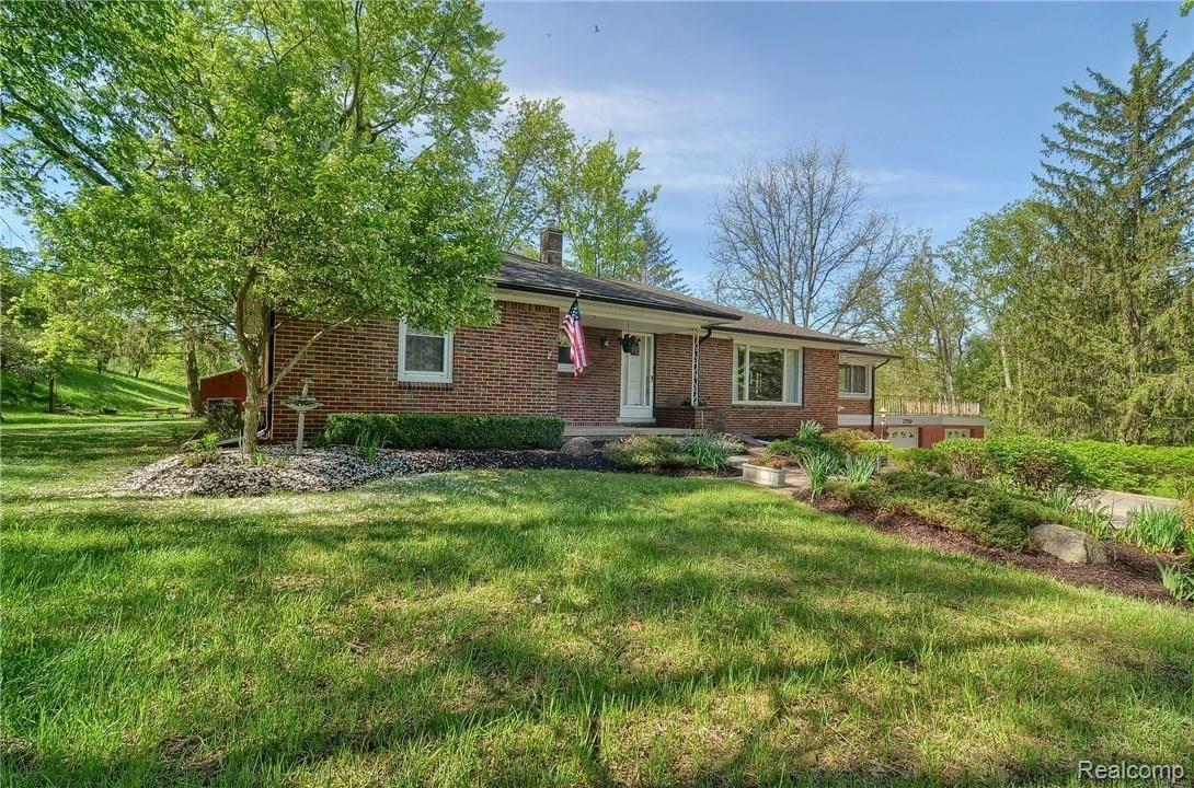 1759 West Gunn Road Rochester, MI 48306 - Photo 3 of 33 Front_2nd_View.jpg