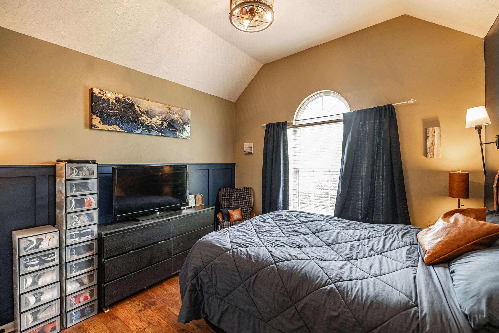 1103 Johnny Spears Road Westmoreland, TN 37186 - Photo 55 of 100 a bedroom with a bed and a flat screen tv