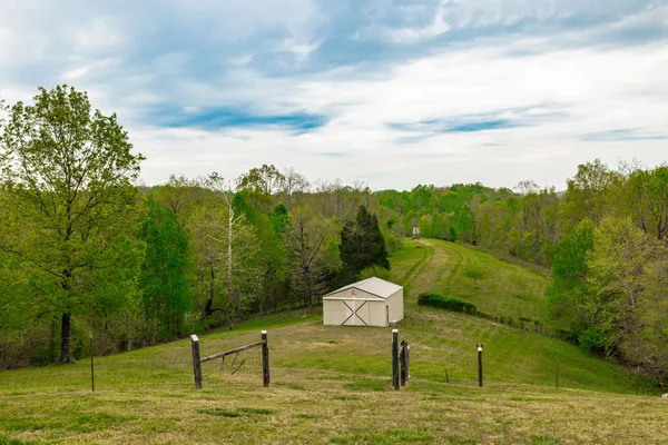 $899,900 | 1103 Johnny Spears Road, Westmoreland, TN 37186
