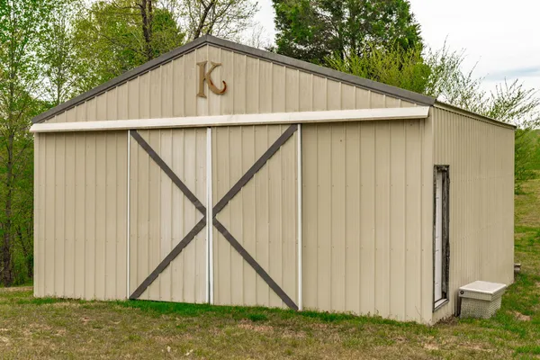 $899,900 | 1103 Johnny Spears Road, Westmoreland, TN 37186
