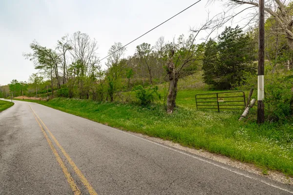 $899,900 | 1103 Johnny Spears Road, Westmoreland, TN 37186