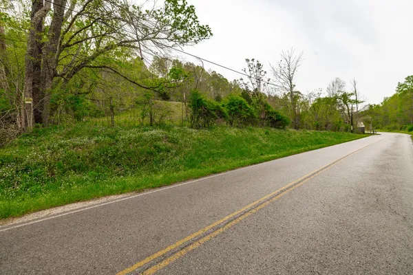 $899,900 | 1103 Johnny Spears Road, Westmoreland, TN 37186