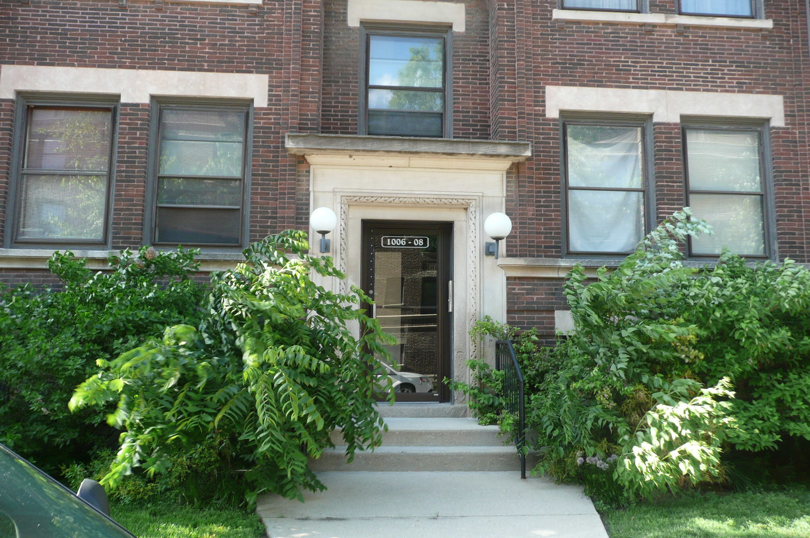 1006 East 54th Street, Unit J2 Chicago, IL 60615 - Photo 2 of 15 front view of a house with potted plants