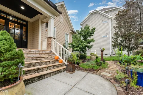 $1,095,000 | 524 Summer Harvest Court, Cary, NC 27519
