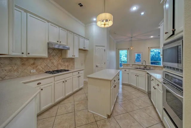 $3,500 | 7216 Via Correto Drive, Austin, TX 78749