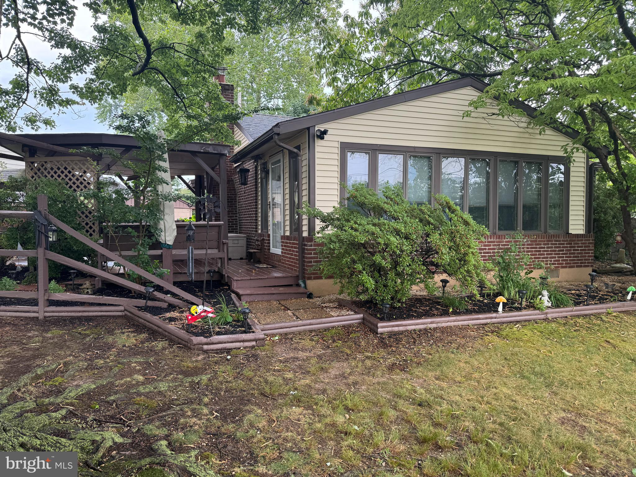 2181 Springhouse Lane Aston, PA 19014 - Photo 2 of 6 Well landscaped