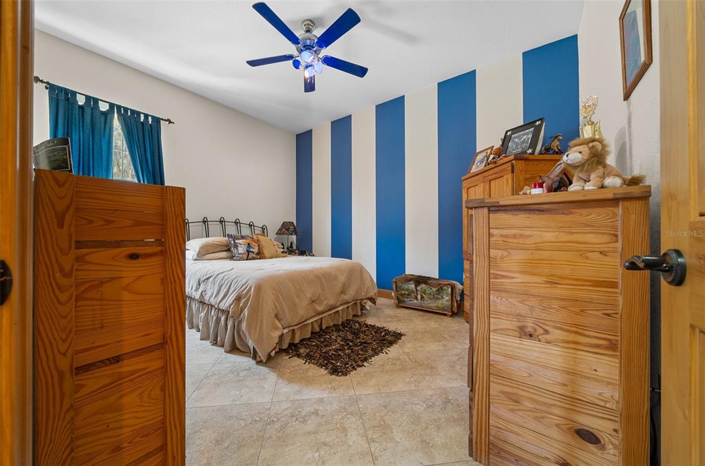 2198 West Highway 329 Citra, FL 32113 - Photo 25 of 57 a bed room with a bed and a dresser