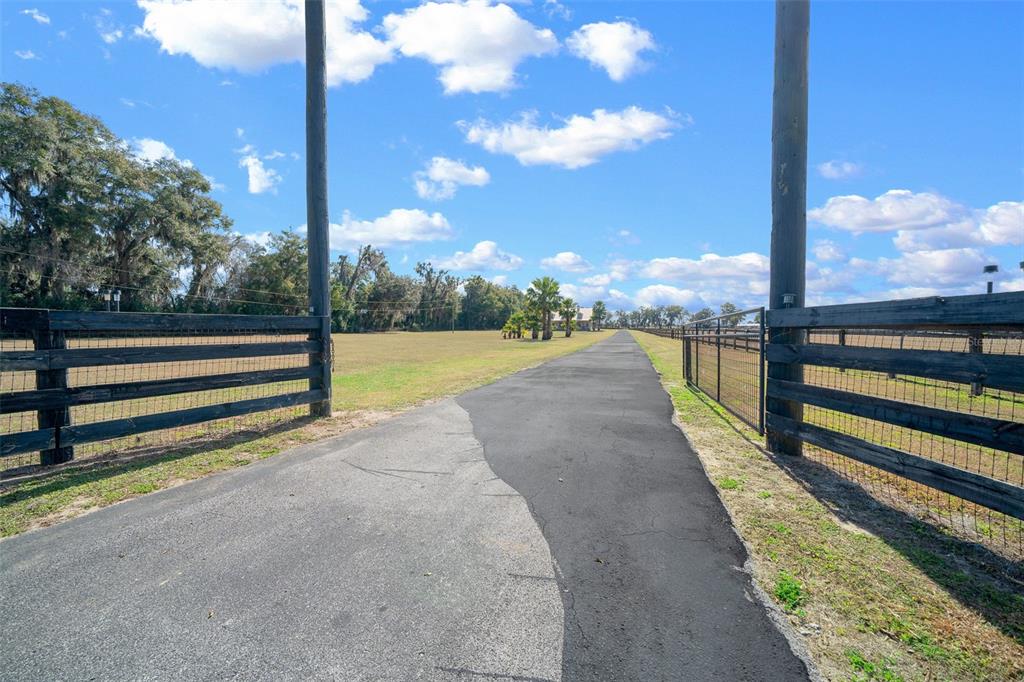 2198 West Highway 329 Citra, FL 32113 - Photo 4 of 57 a view of a street with sitting area