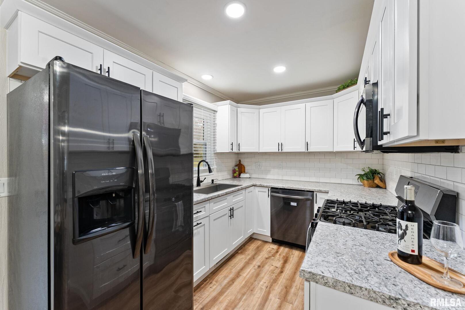 5924 B Street Colona, IL 61241 - Photo 7 of 30 Gallery Image 7