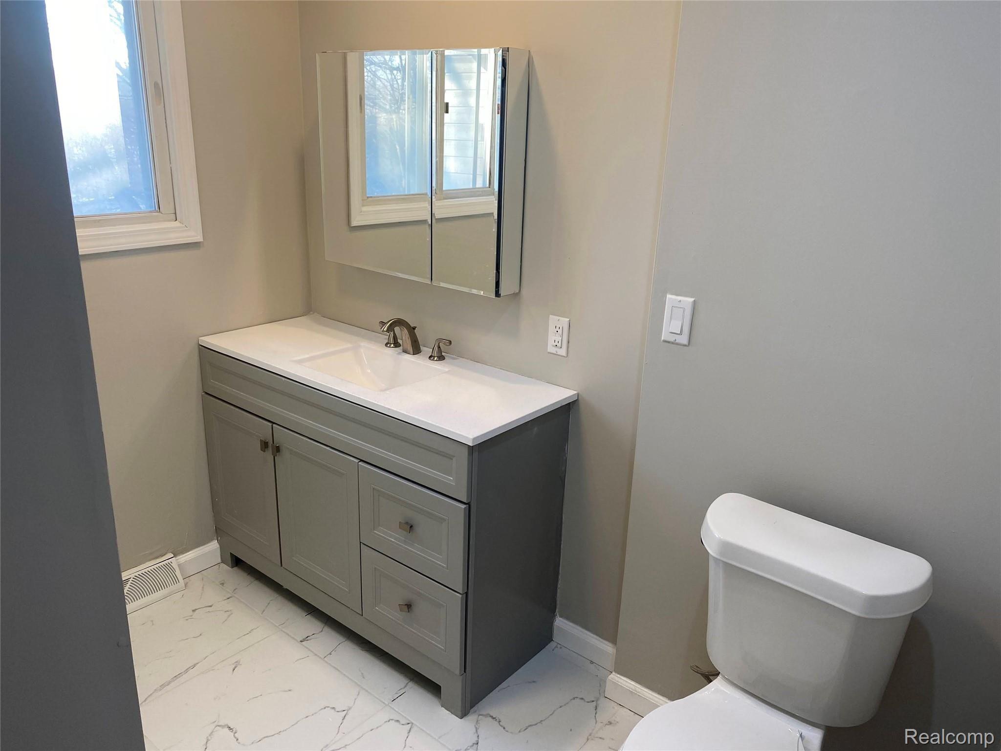 34450 Freedom Road Farmington, MI 48335 - Photo 18 of 41 IMG_9108.jpg