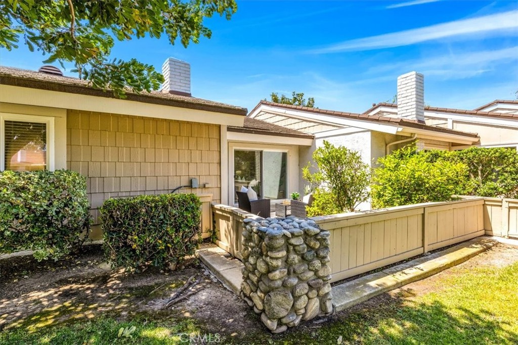 86 Sandpiper, Unit 17 Irvine, CA 92604 - Photo 31 of 56 a front view of a house with garden