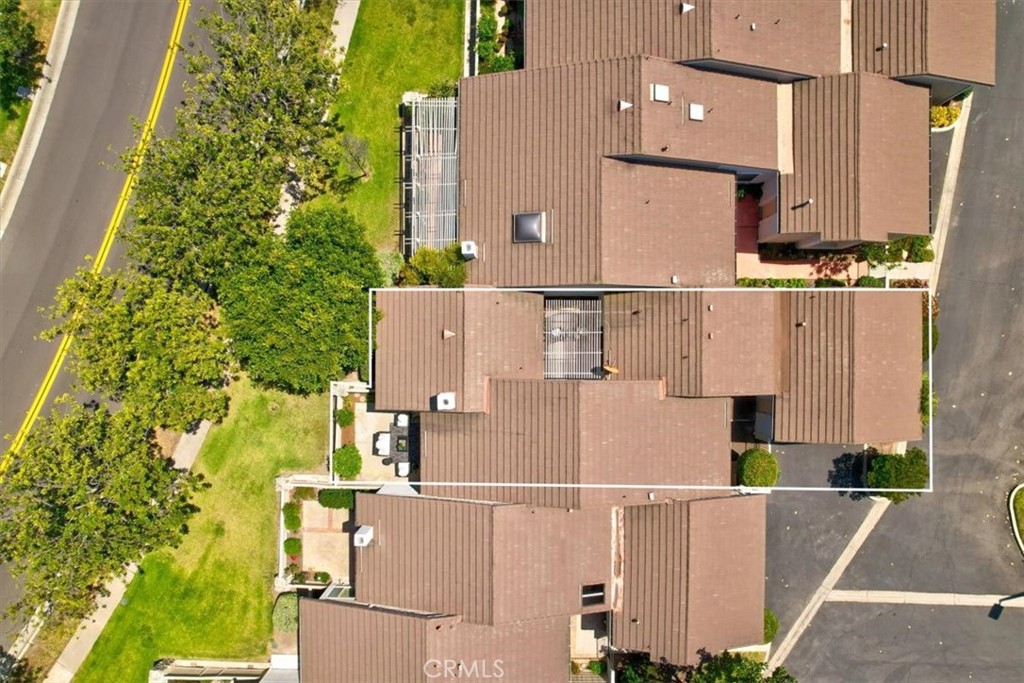 86 Sandpiper, Unit 17 Irvine, CA 92604 - Photo 36 of 56 an aerial view of residential houses with outdoor space