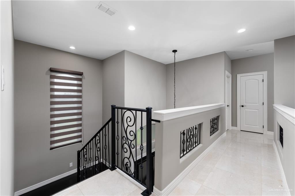 8405 Summer View Court Harlingen, TX 78552 - Photo 24 of 45 a view of a hallway with entryway