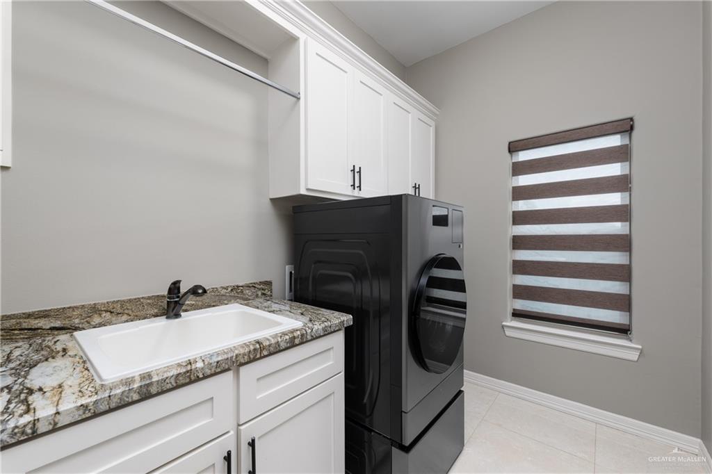 8405 Summer View Court Harlingen, TX 78552 - Photo 33 of 45 a bathroom with a sink and a mirror