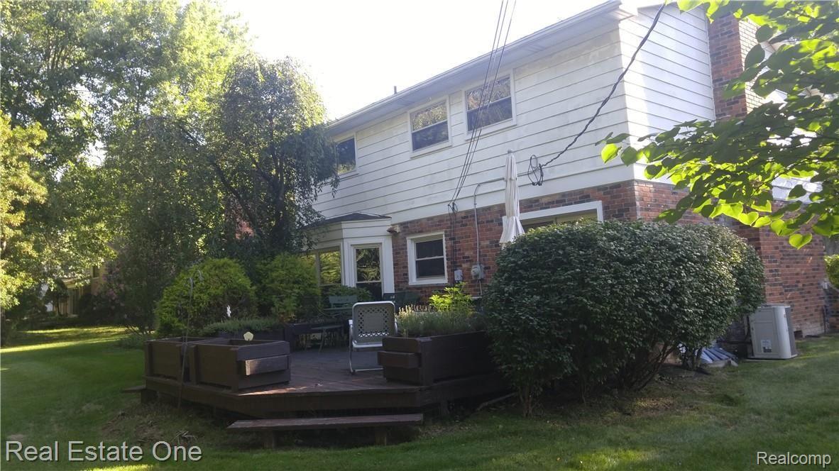 7230 Riverstone Road West Bloomfield, MI 48322 - Photo 2 of 15 Back 2.jpg