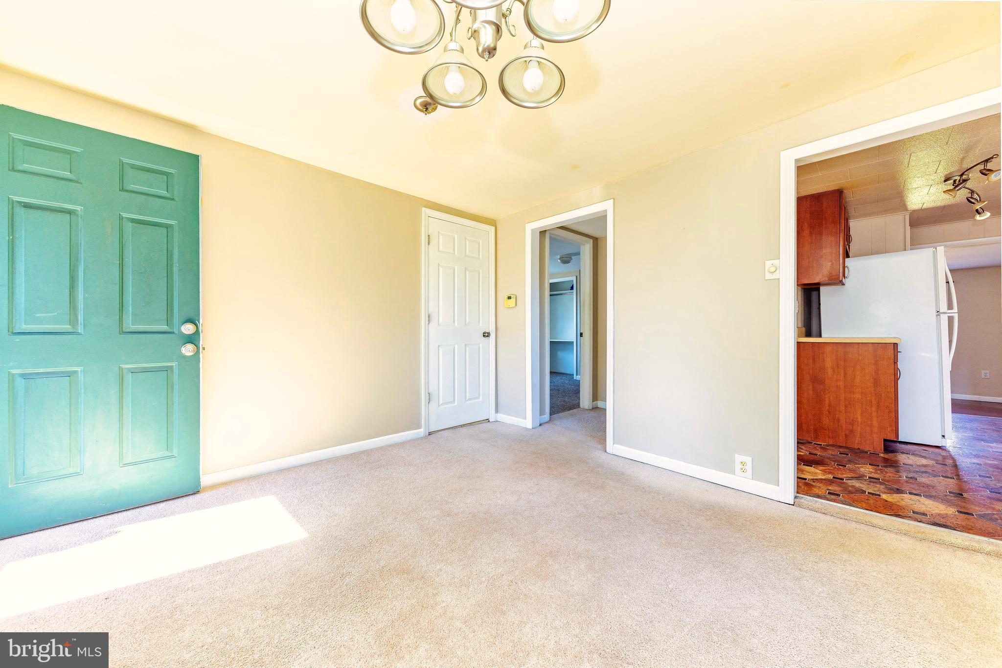 254 Crown Point Road Thorofare, NJ 08086 - Photo 2 of 15 Main entrance living