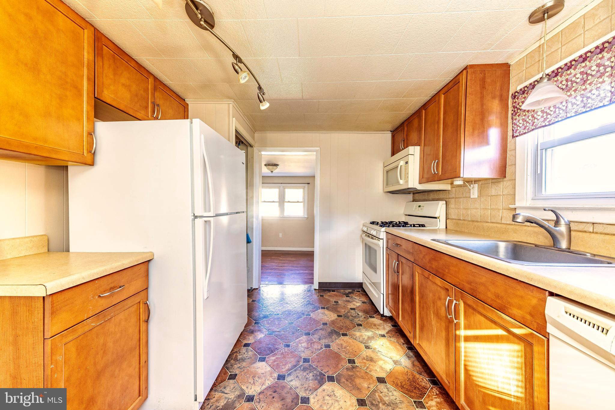 254 Crown Point Road Thorofare, NJ 08086 - Photo 4 of 15 Kitchen