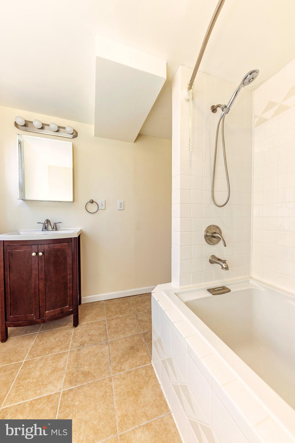 254 Crown Point Road Thorofare, NJ 08086 - Photo 5 of 15 Bathroom # 1
