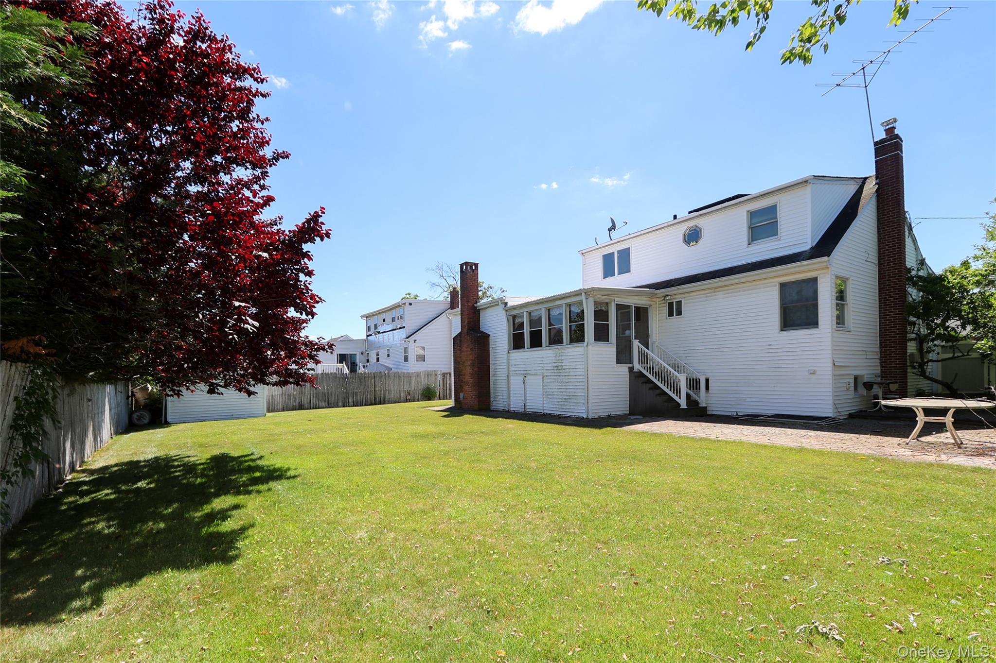 20 East Clearwater Road Lindenhurst, NY 11757 - Photo 39 of 41