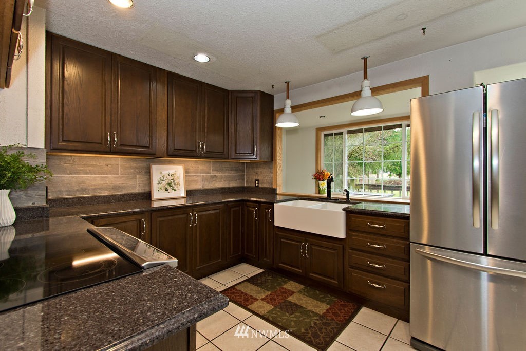 17447 Southeast Jones Road Renton, WA 98058 - Photo 11 of 34