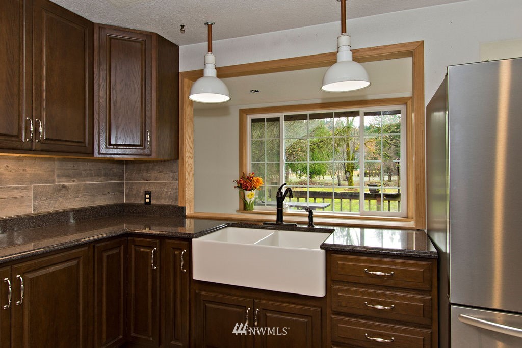 17447 Southeast Jones Road Renton, WA 98058 - Photo 12 of 34