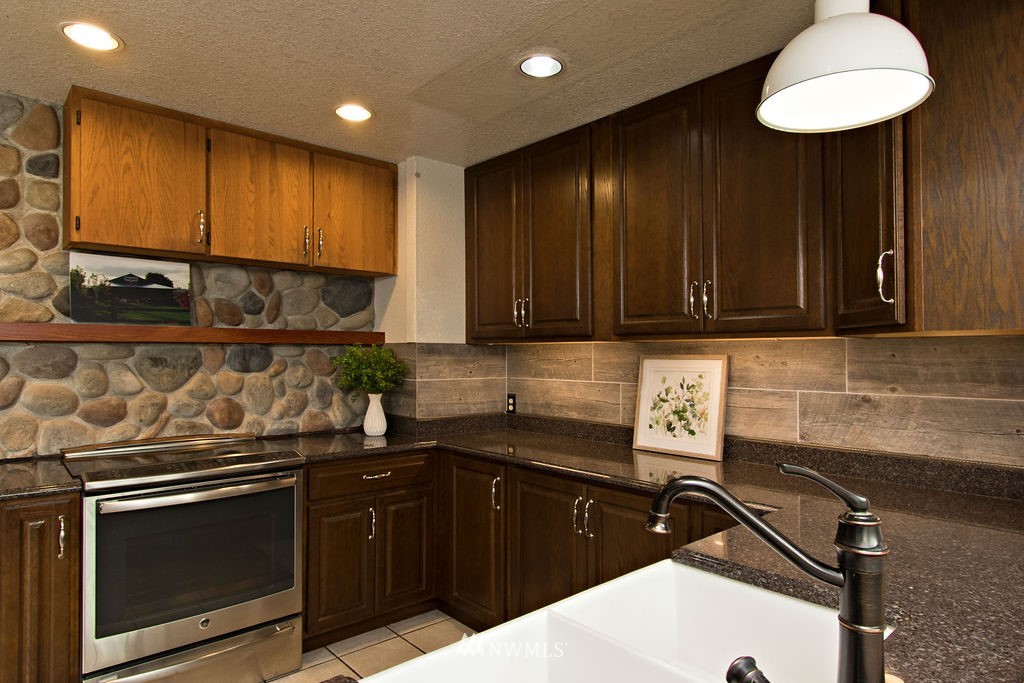 17447 Southeast Jones Road Renton, WA 98058 - Photo 13 of 34