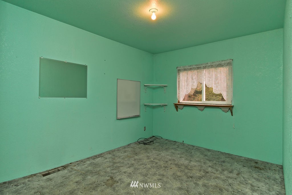 17447 Southeast Jones Road Renton, WA 98058 - Photo 17 of 34