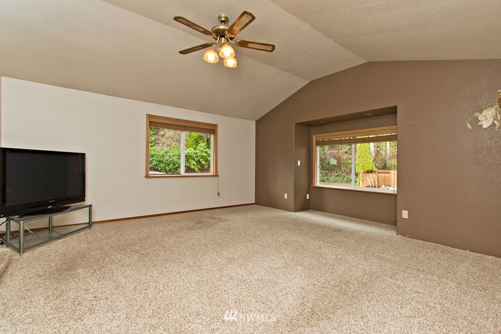 17447 Southeast Jones Road Renton, WA 98058 - Photo 7 of 34