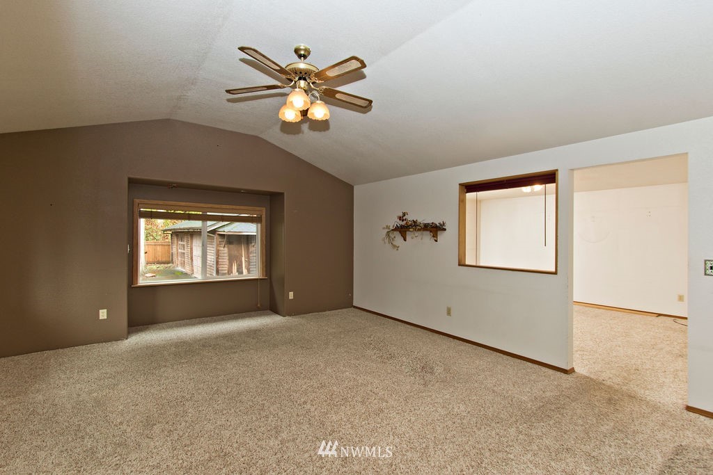 17447 Southeast Jones Road Renton, WA 98058 - Photo 8 of 34