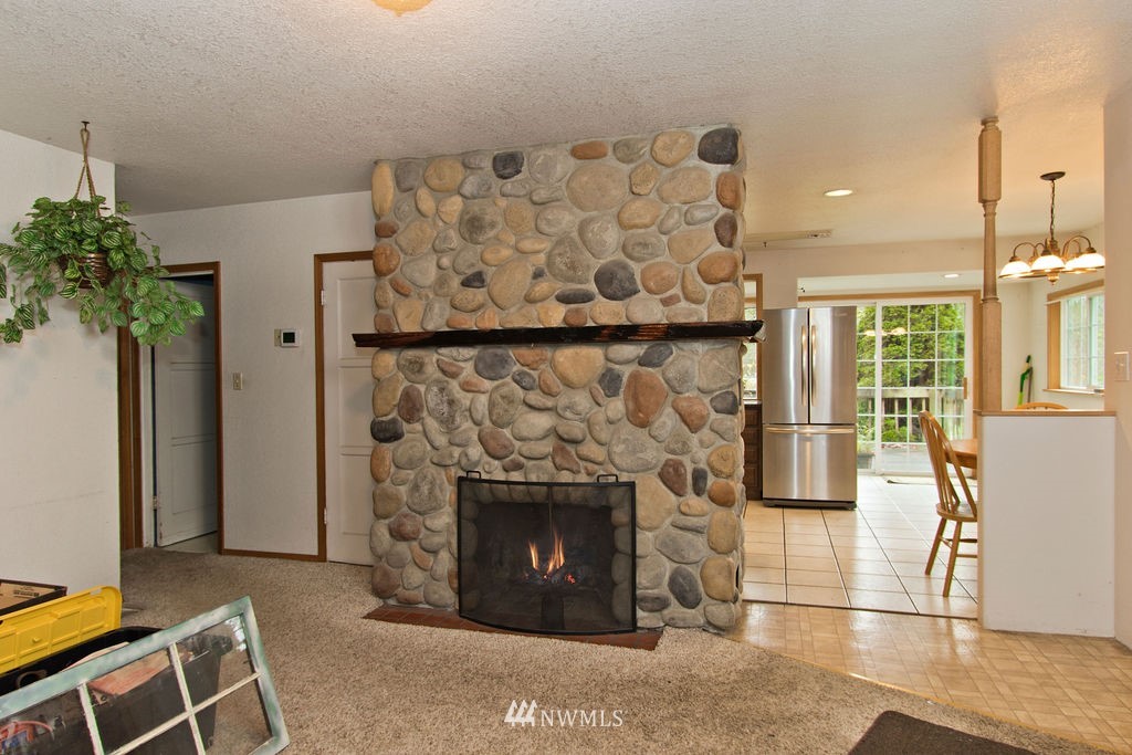 17447 Southeast Jones Road Renton, WA 98058 - Photo 9 of 34