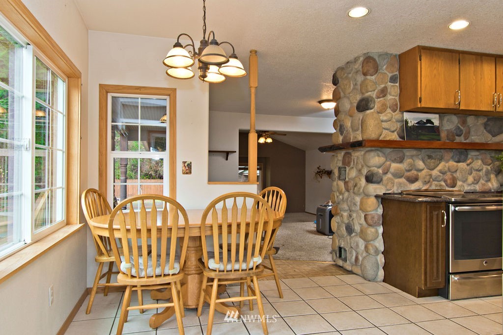 17447 Southeast Jones Road Renton, WA 98058 - Photo 10 of 34