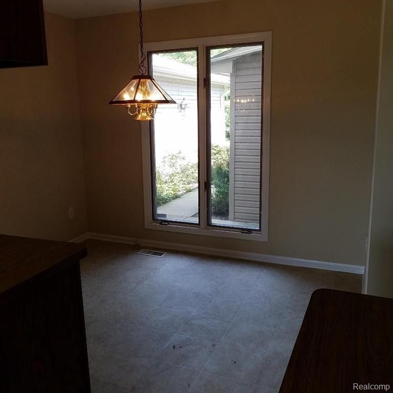 942 Golfview Court Rochester Hills, MI 48307 - Photo 16 of 24