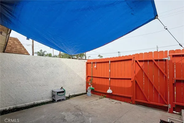 a view of a workspace with furniture and a livingroom
