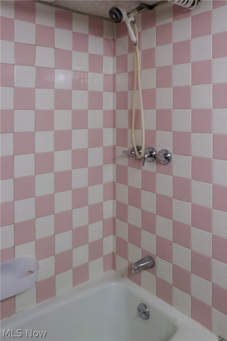 1588 Faye Road Akron, OH 44306 - Photo 24 of 33 Gallery Image 24